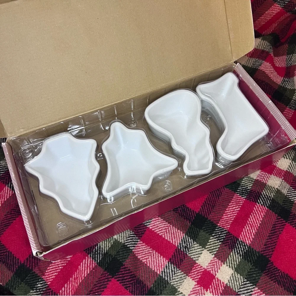 Williams Sonoma 4 Holiday Ramekins New in Box